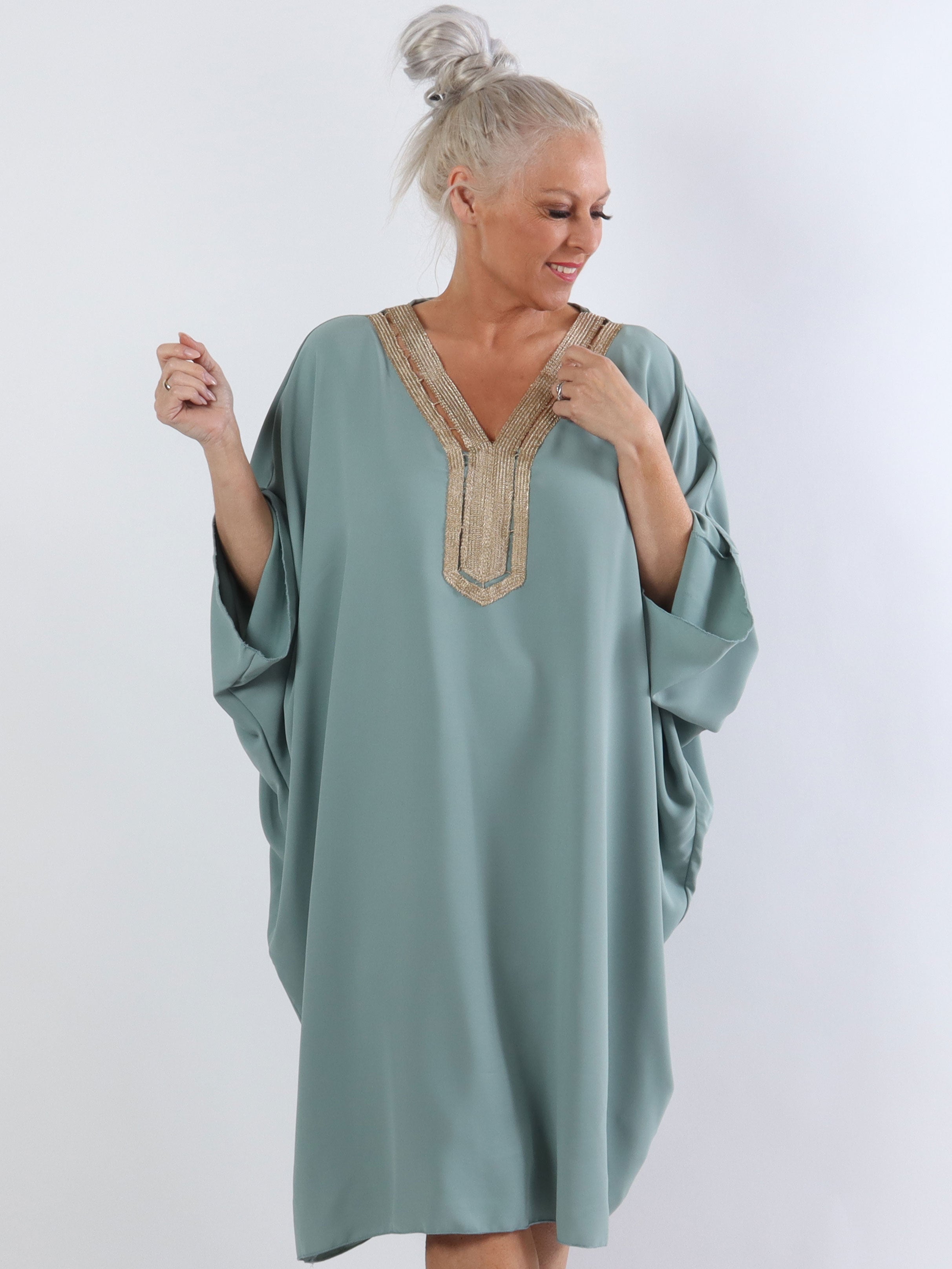 Viola - Plus size tunika med fin udskæring